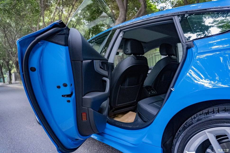 奥迪a5实拍图解,30多万配无框车门 大溜背 颜值爆赞