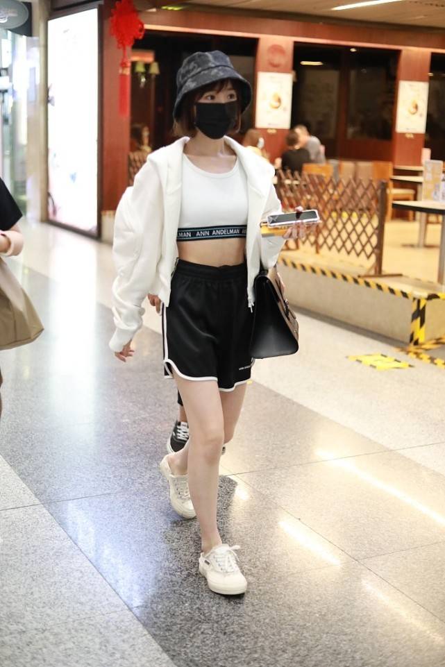 运动内衣怎么选显身材 c8df699be6ba4dbaaee648349affa72e.jpeg