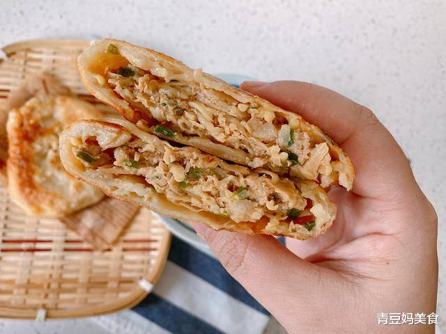 怎样做蛋卷皮又薄又好吃 fe5fabd7157f4f62a1020a1072f8505a.jpeg