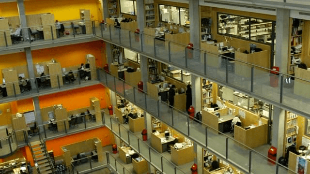 lse伦敦政治经济学院创立于1895年,是在一群推崇费边主义的英国费边社