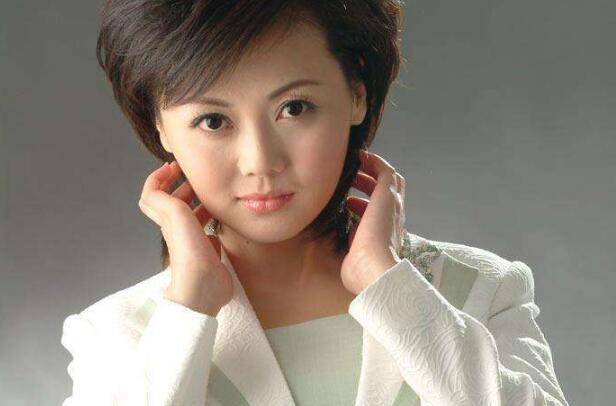 央视的“冰山美人”,清华硕士毕业,今43岁仍未婚! 央视的“冰山美人”,清华硕士毕业,今43岁仍未婚!