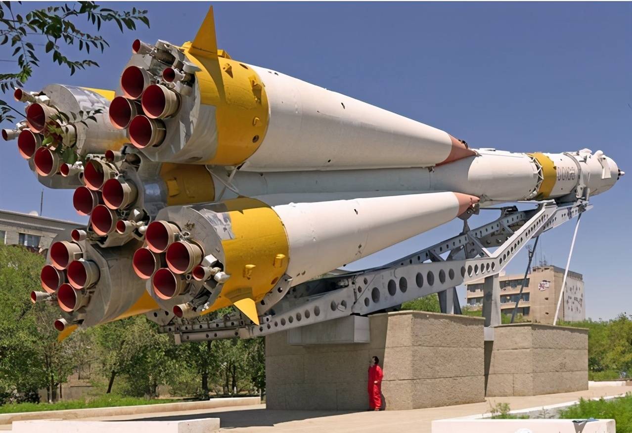中国航天蒸蒸日上,美国却大步倒退:巨型火箭发动机失传了