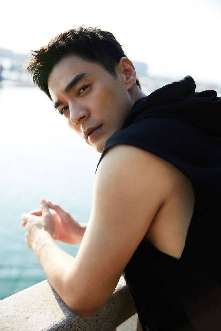 男明星卷起来了看了李光洁背心照才知道什么是男演员身材标杆