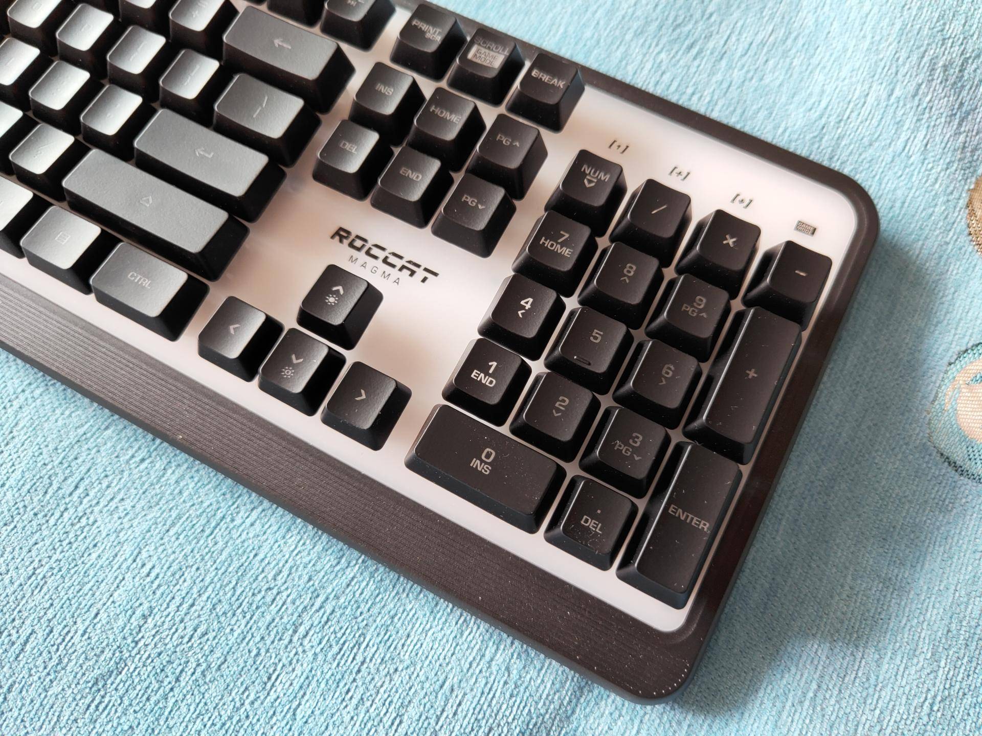 更舒适的rgb炫彩游戏键盘冰豹magma梅格给你带来全新体验