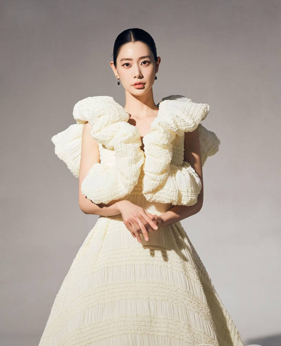 克拉拉黑色低胸露背礼服 身材曲线曼妙妩媚性感