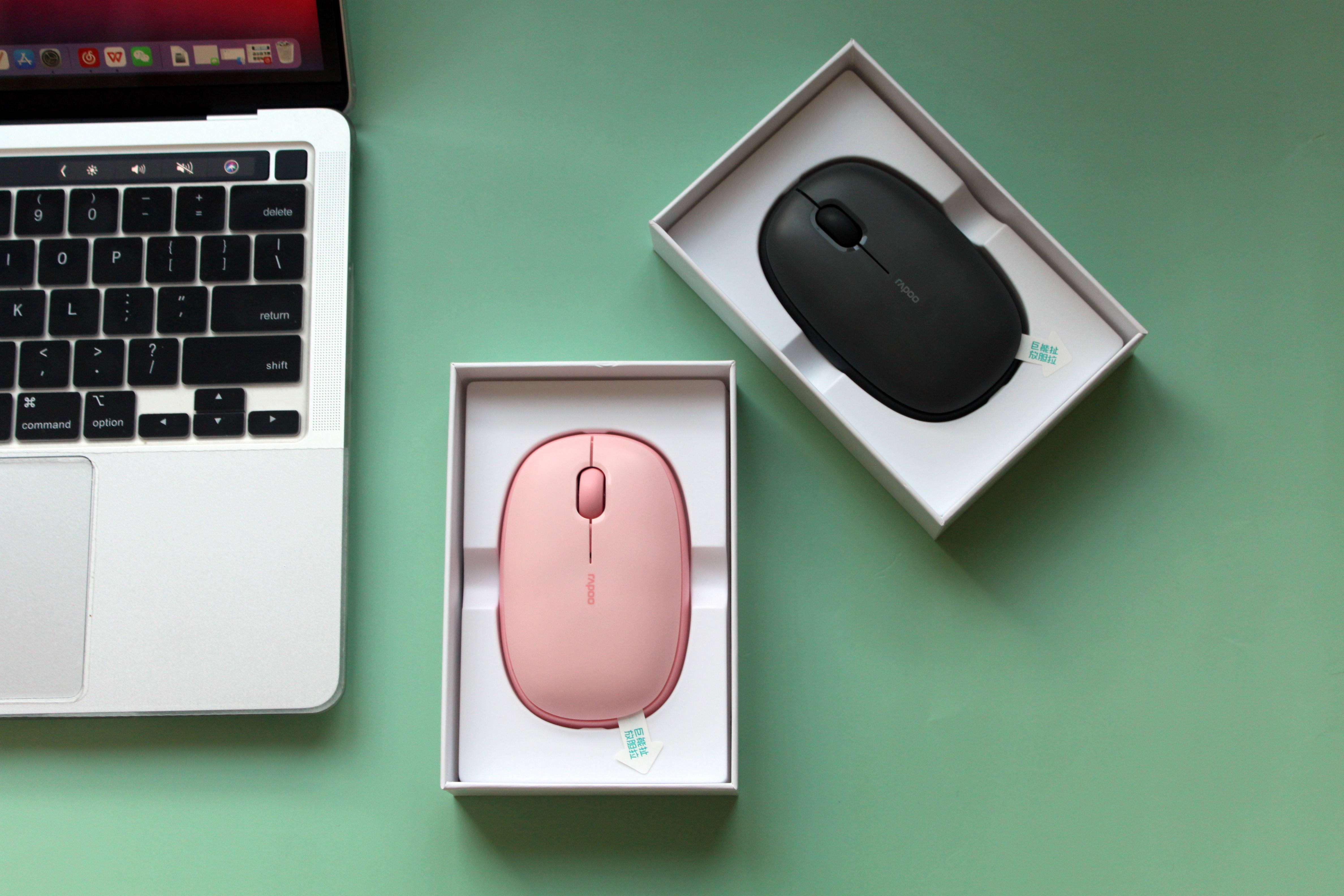 雷柏m650鼠标的包装很简约,包装盒采用了一贯的环保纸质材料.