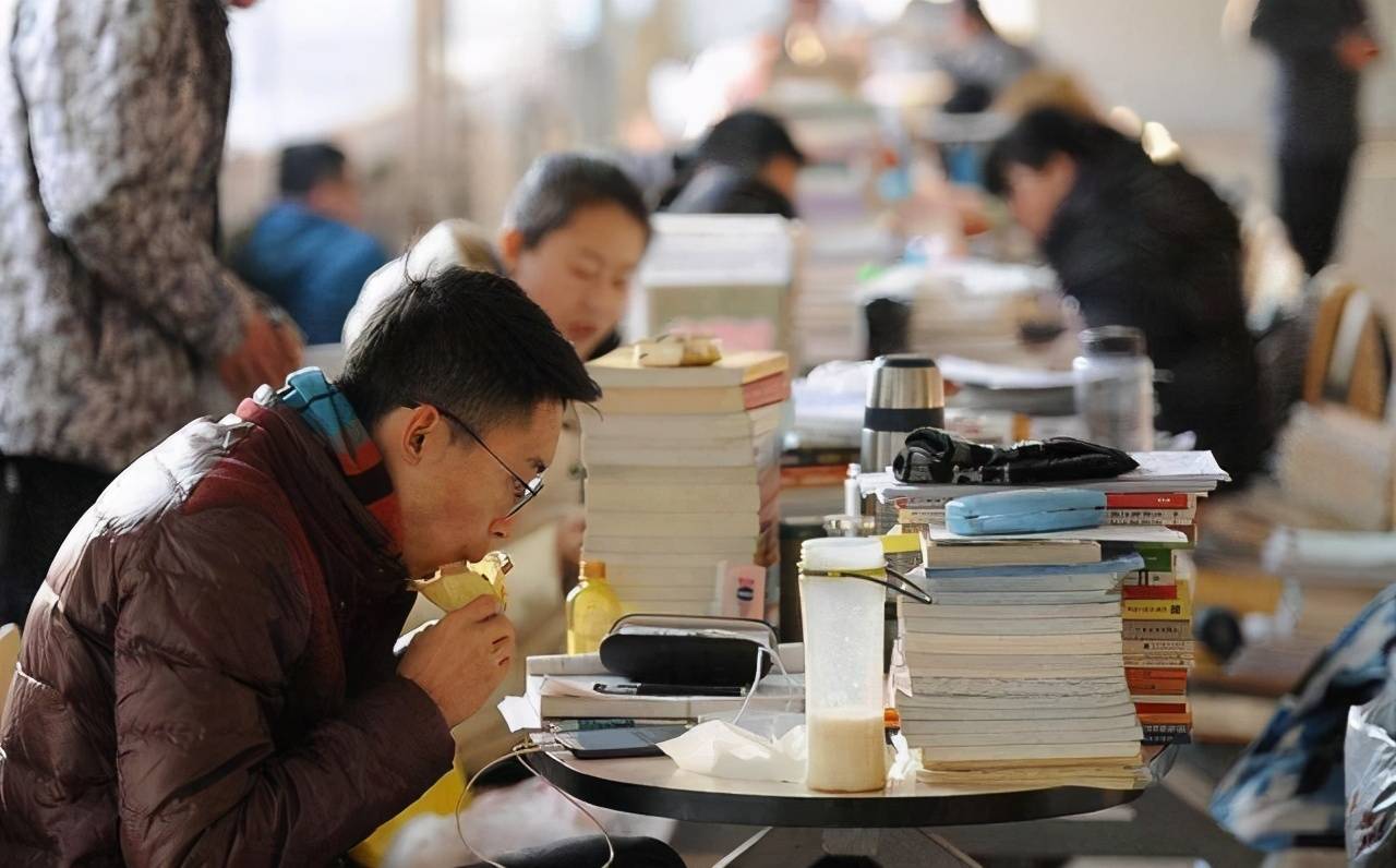 什么时候大学毕业 9170d2f606014890bed2af592eedaa53.jpeg