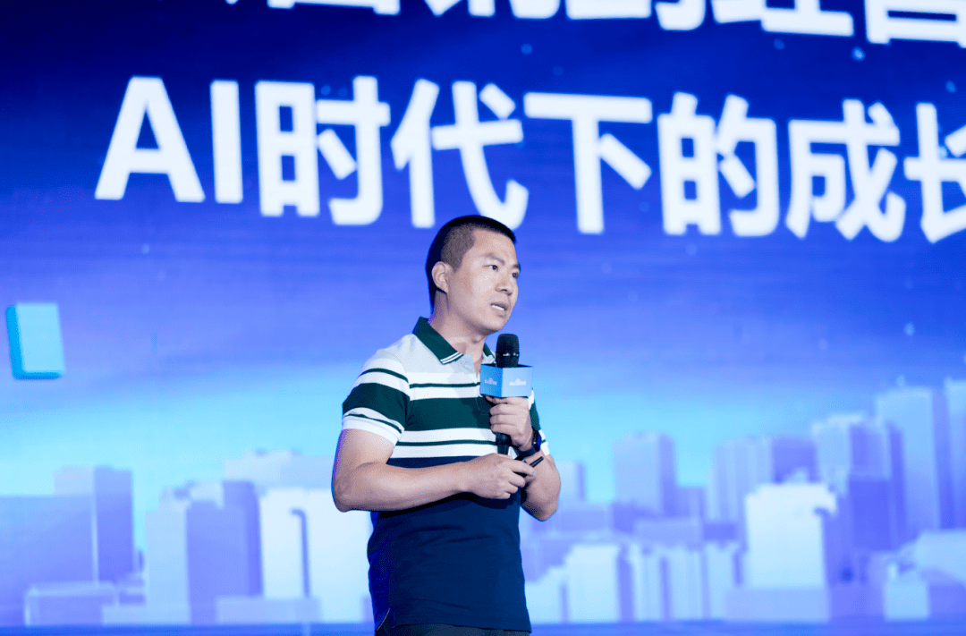 "赵坤在大会上讲道,"去年百度品牌全面升级,将百度营销定位为陪伴企业