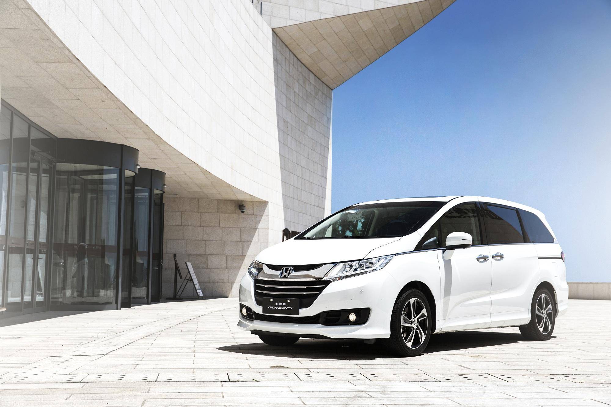 日产发布nv350办公概念车 将办公室移植到车内 搜狐汽车 搜狐网