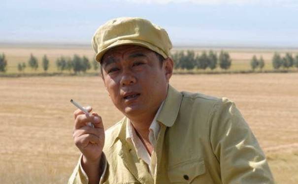 一个不被熟知的著名演员,婚姻不幸,而最大遗憾是自己究竟姓什么