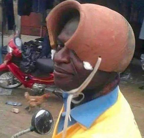 搞笑gif:不小心把包子摊撞倒了,他是来拿钱的_老婆