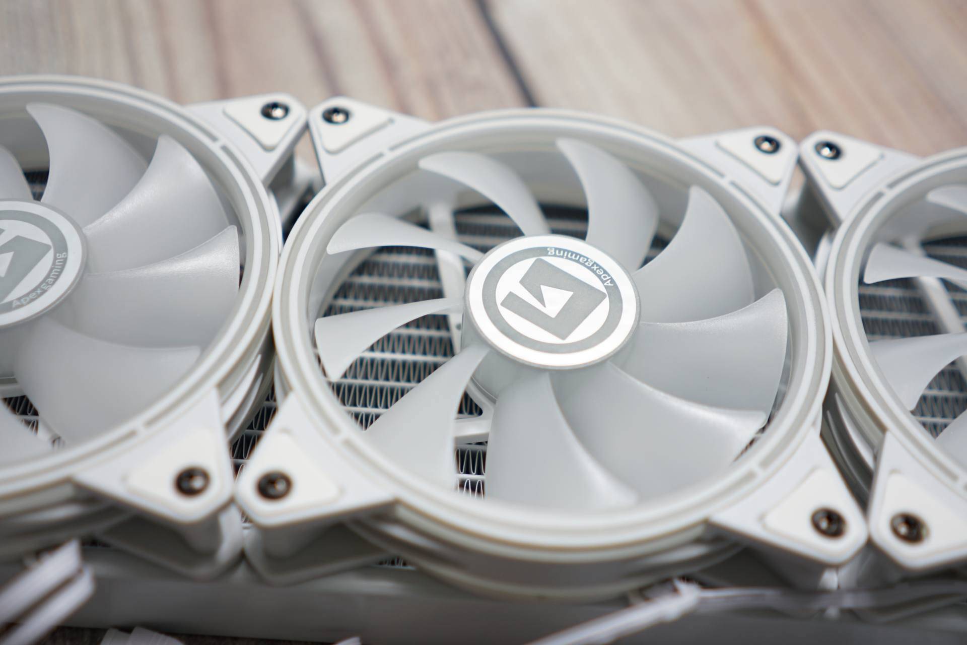 美商艾湃电竞luna360白色水冷夏日cpu降暑神器