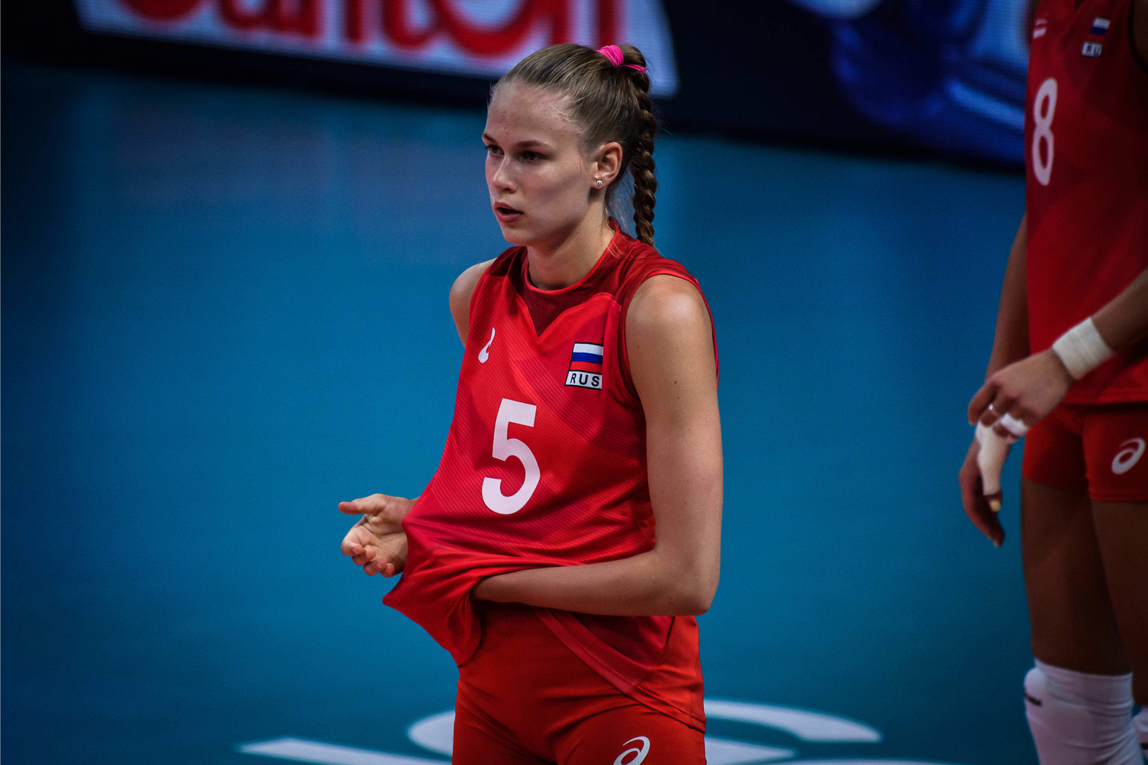 俄罗斯17岁超新星抢眼,中国队却在练30岁老将_中国女排