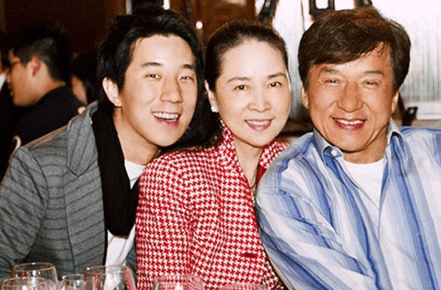 成龙年轻时候有多狂 ffd1d6c403e946a48b9fe5a58a5c814e.png