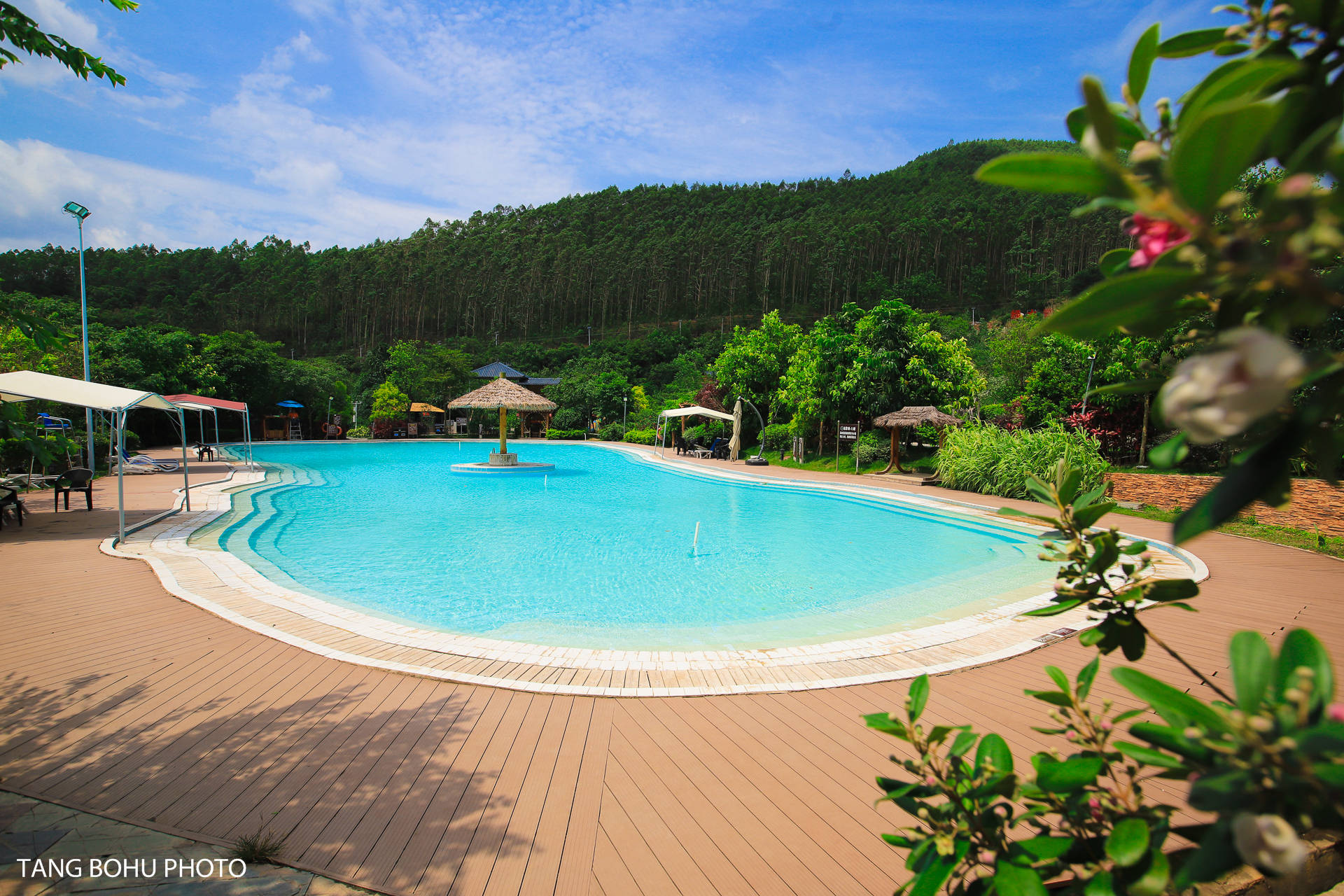 广西版棉花堡温泉藏在防城港大山里游客不顾千里慕名而来