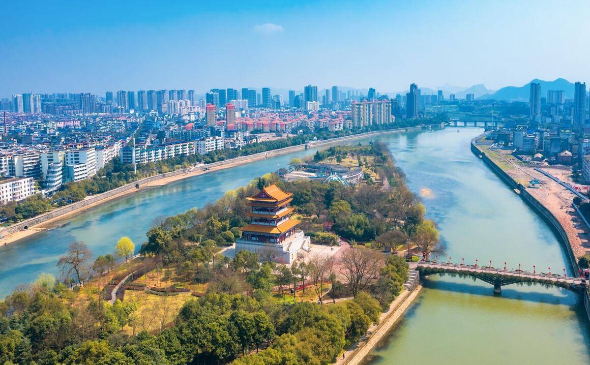 因此,选择在这里居住或养老都非常不错.