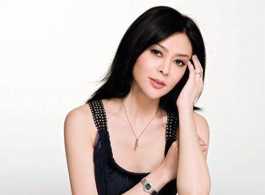 58岁的关之琳 美人迟暮 后半生的孤独终老 父亲