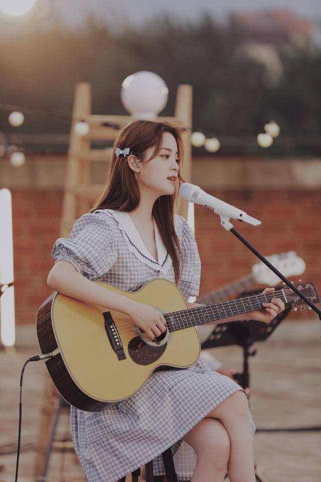 欧阳娜娜的曲谱_欧阳娜娜性感图片(2)