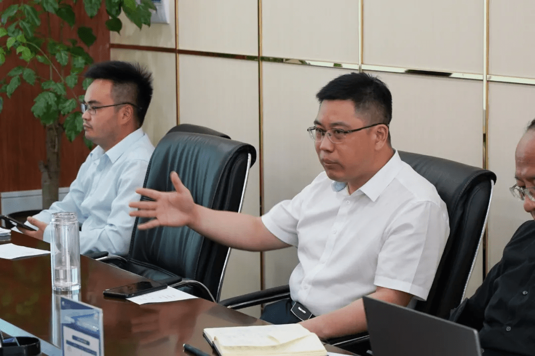 本次会议上,在王凡律师的主持下,建永律所的律师与员工们深入学习了