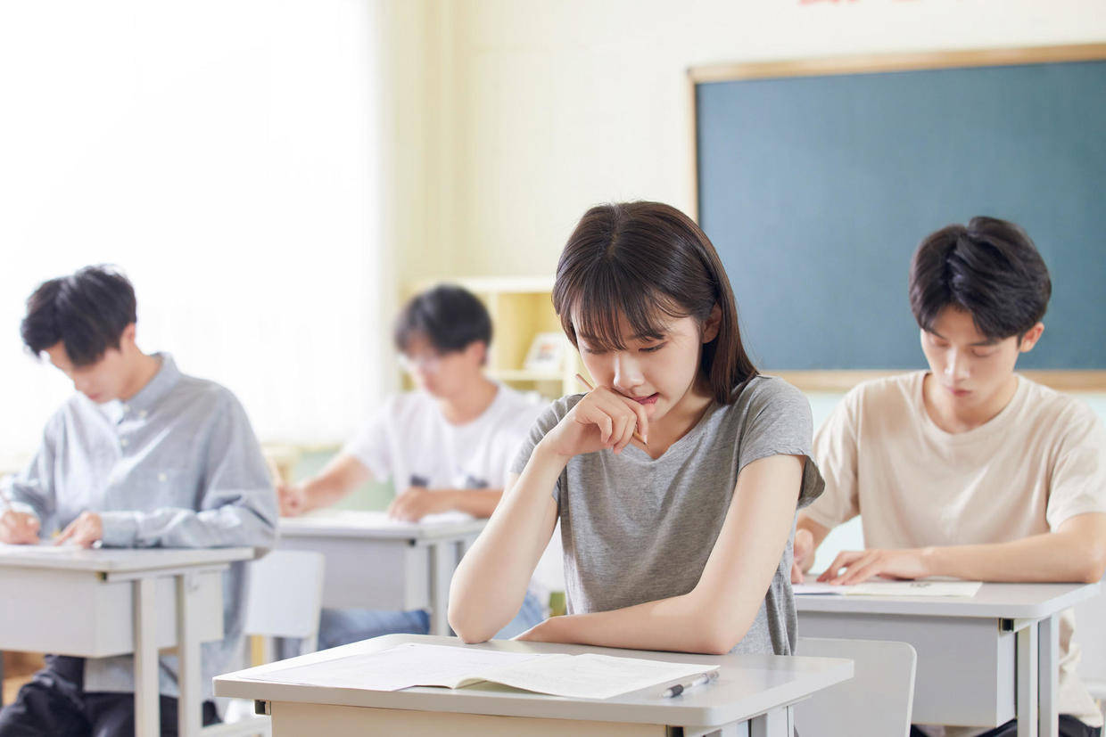 大学应该怎么样 70b4a8ce4f4948678e5e7c93fd418418.jpeg