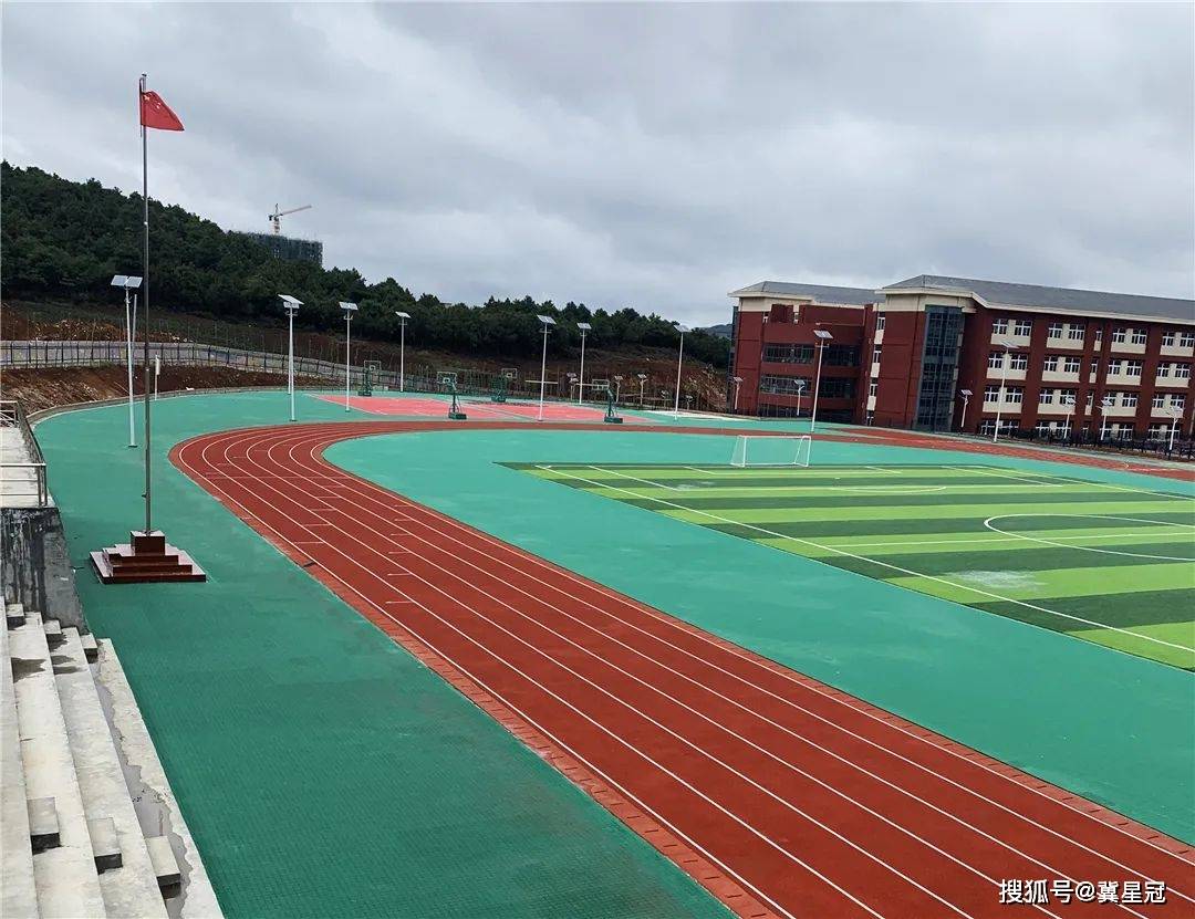 贵州威宁自治县第十一中学的操场变了不信你看