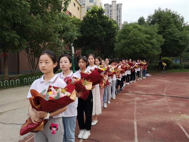 安徽省肥西县肥光小学隆重举行2021届毕业典礼