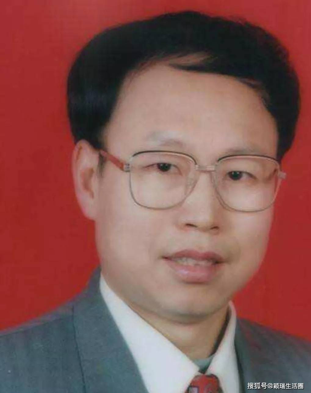 探讨李子丰推翻爱因斯坦相对论事件或许对中国基础物理研究带来新的