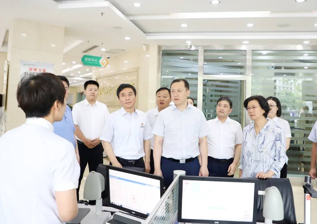 临汾市委常委,副市长王渊一行在侯马农商银行调研