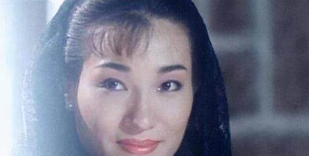 她被称为香港"鬼后",因入戏太深患抑郁症,丈夫救她花8亿财产_王小凤