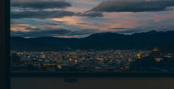 晚上的香格里拉独克宗古城 a6453b1cf9bb42c08c750c22fbd6efc1.jpeg