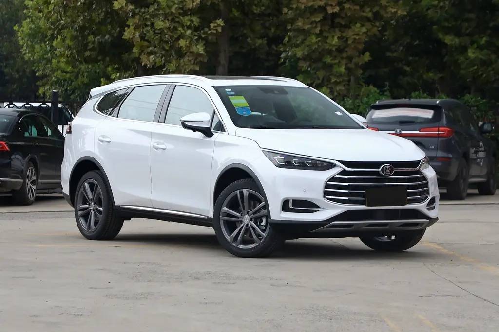 比亚迪燃油车唐,标配192马力 可乘坐7人,还是国产车配置好_搜狐汽车_