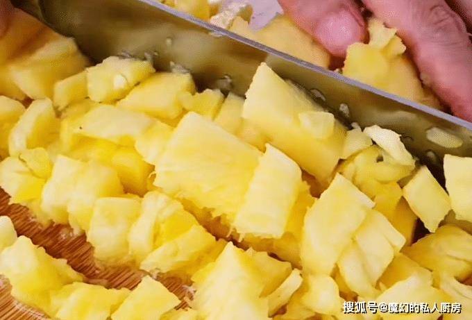 菠萝怎么做好吃又简单儿童 65796e3aba9e499fb95f8e63917e36e5.jpeg
