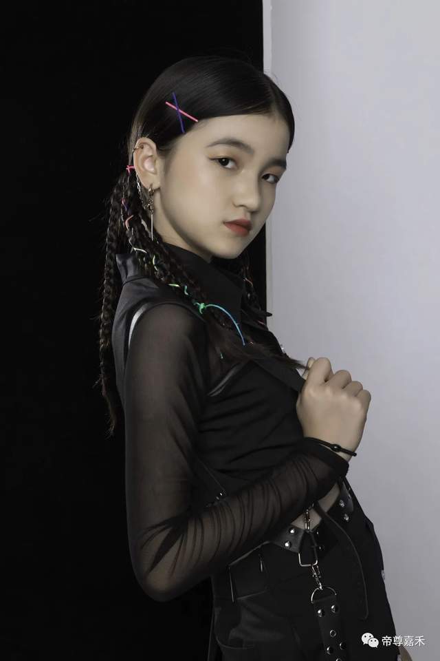 时代华娱小艺员夏馨怡受邀担任未来超模全国形象代言人