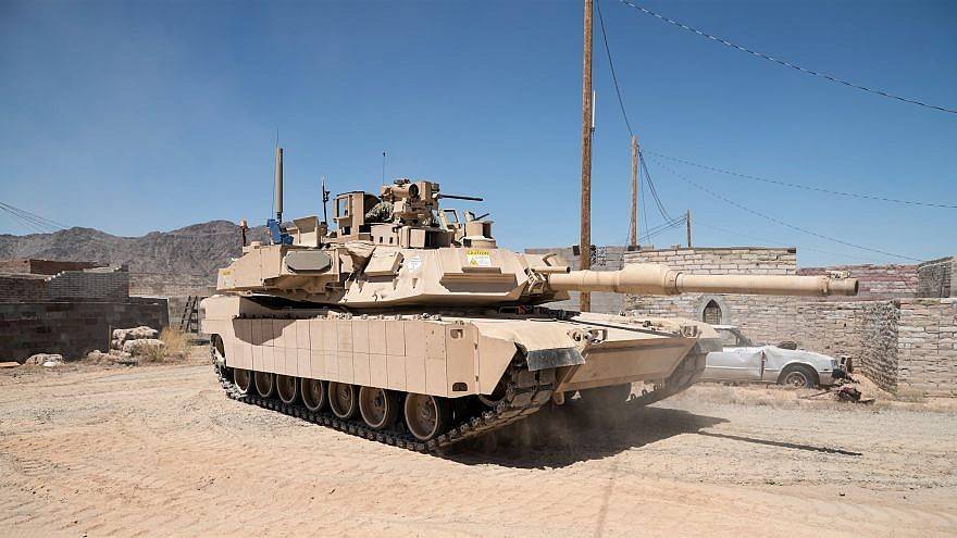 安装"战利品"主动防御系统的美国m1a2c坦克