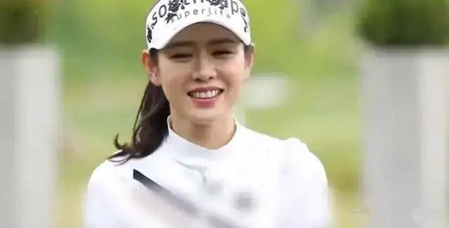 孙艺珍综艺节目罕见露面，打高尔夫球被夸，网友直呼她在暗戳戳秀恩爱