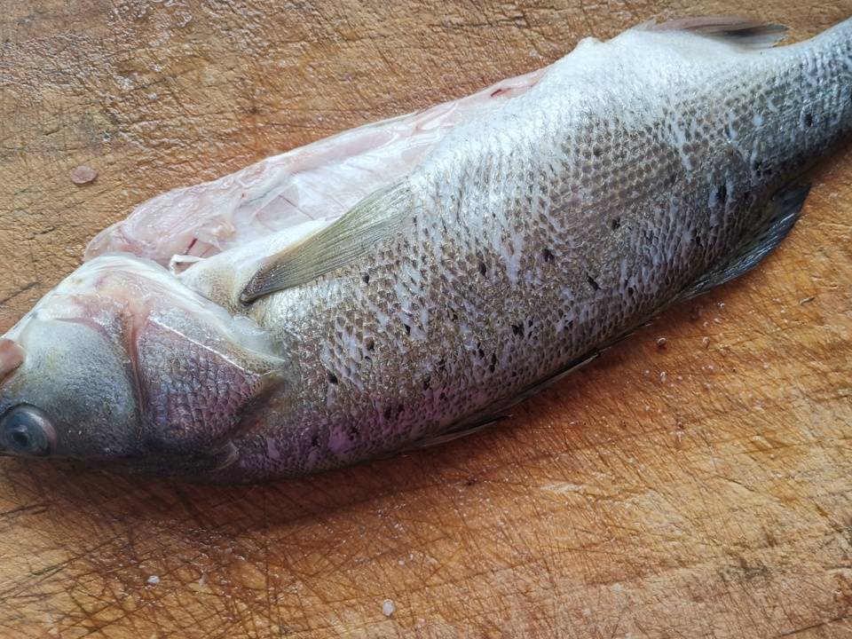 小鱼怎么处理内脏最干净 219c1fdcf09846a3923e0520b348502c.jpeg