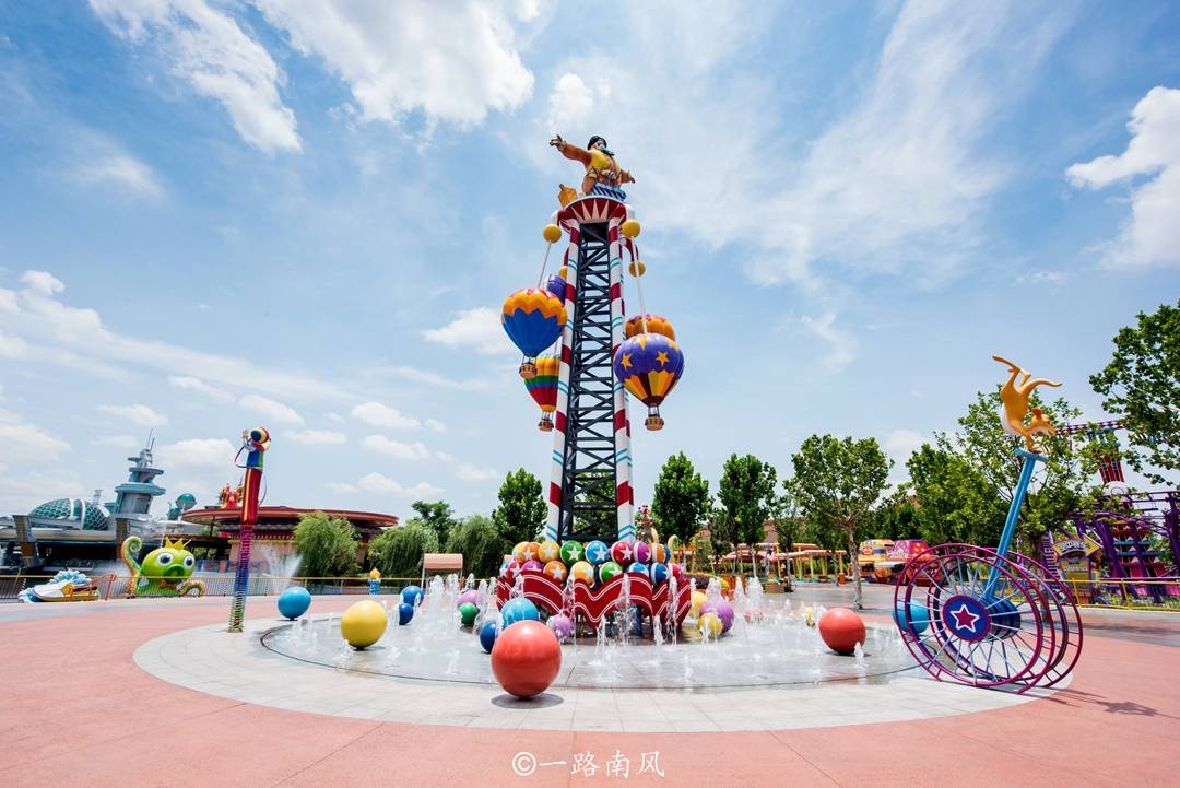 江西赣州方特东方欲晓,开业不久就成网红,工作日也很火爆