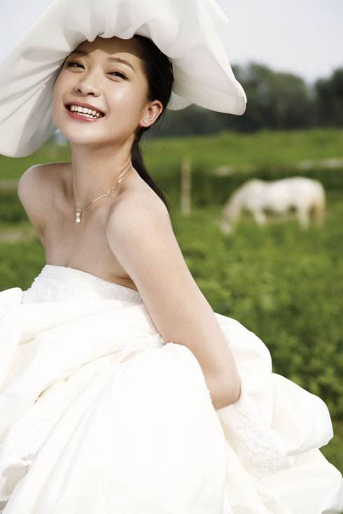 原创朱芳雨前妻胡美身高1米73打扮似少女曾是体操运动员