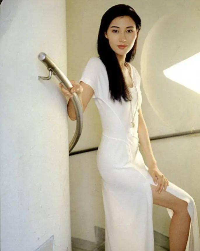 51岁李嘉欣晒照 ede819ee147847429d7b64a5ed86e1d1.jpeg