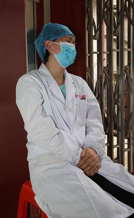 致敬| 看不见的新冠疫苗接种人_尹玉玲