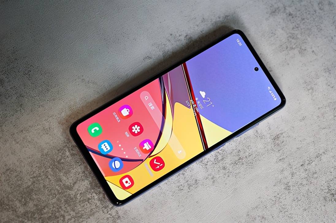 此外,三星galaxy a52 5g还配备立体声双扬声器,提升了用户的影音与