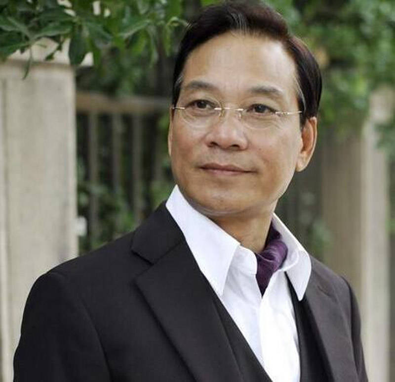 长得帅气又专情,悄悄结婚无人发现,和大2岁老婆恩爱了37年_金鑫