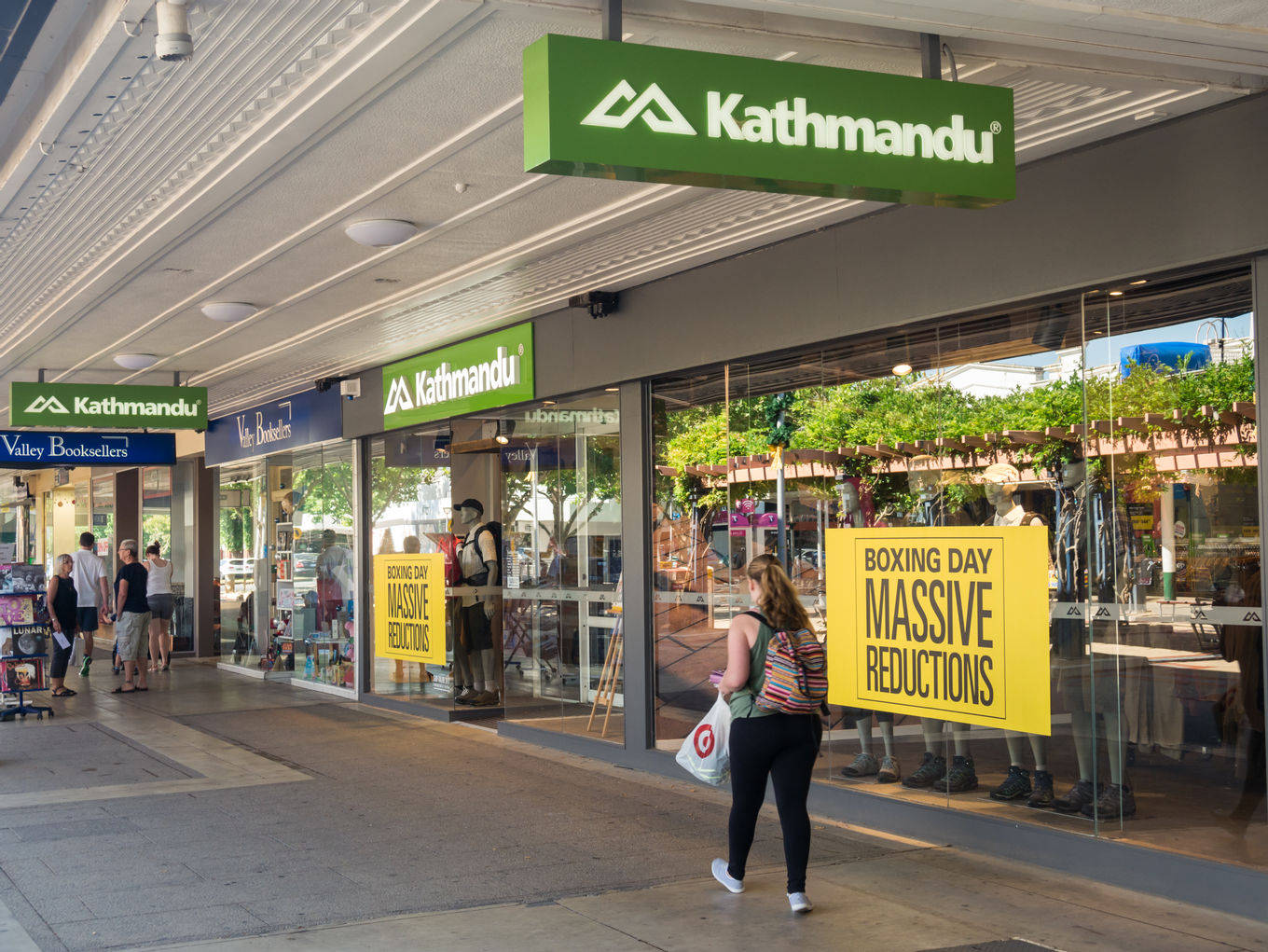 户外用品零售商 kathmandu(asx:kmd)早盘发布公告,受澳大利亚covid-19