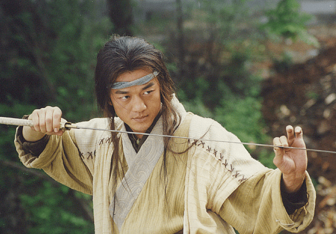 央视版《笑傲江湖》主演近况:有人活成京圈公主,有人已离世