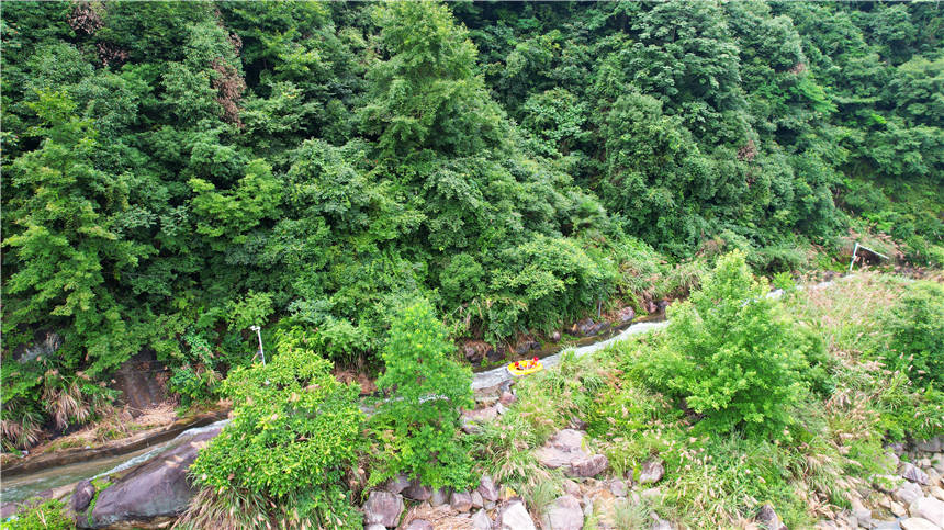 感觉|夏天漂流目的地推荐，杭州桐庐虎啸峡太好玩了，10公里有趣又刺激