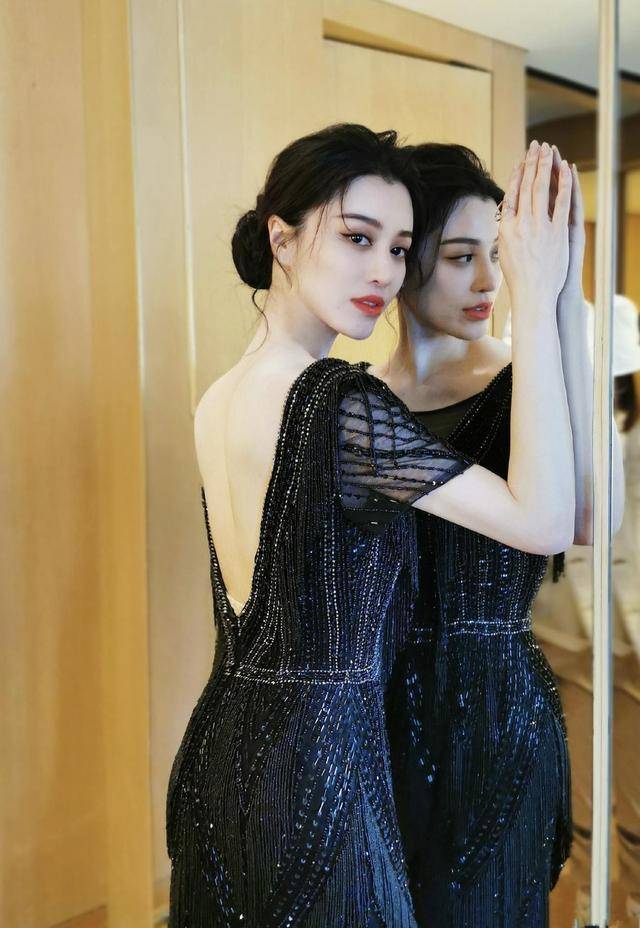 曲线|刘翔前妻葛天身材真好，黑色V领裙秀出迷人曲线，真让人羡慕