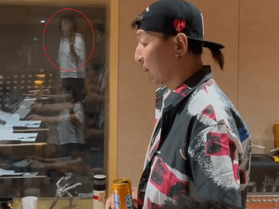 陈羽凡复工身边女子疑似白百何,网友扒出真实身份渊源不浅_刘婕