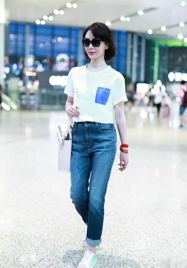 黑色|50岁女人夏天别穿连衣裙,显胖俗气!跟着陈数王菲穿阔腿裤超优雅