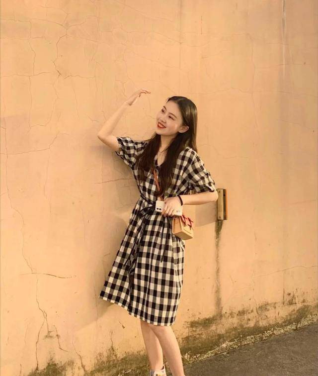 设计|今年夏天流行“不穿裤子”，试试这8款出镜率高的裙子，显瘦遮肉
