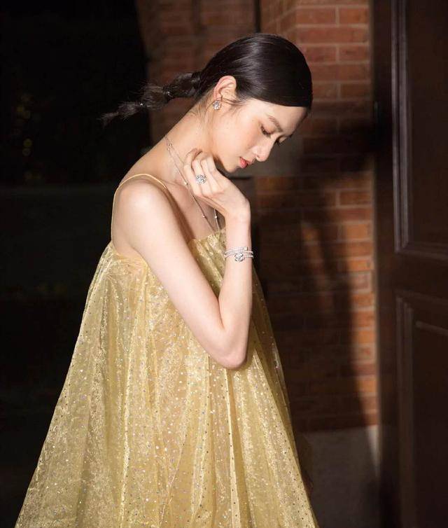 设计|今年夏天流行“不穿裤子”，试试这8款出镜率高的裙子，显瘦遮肉